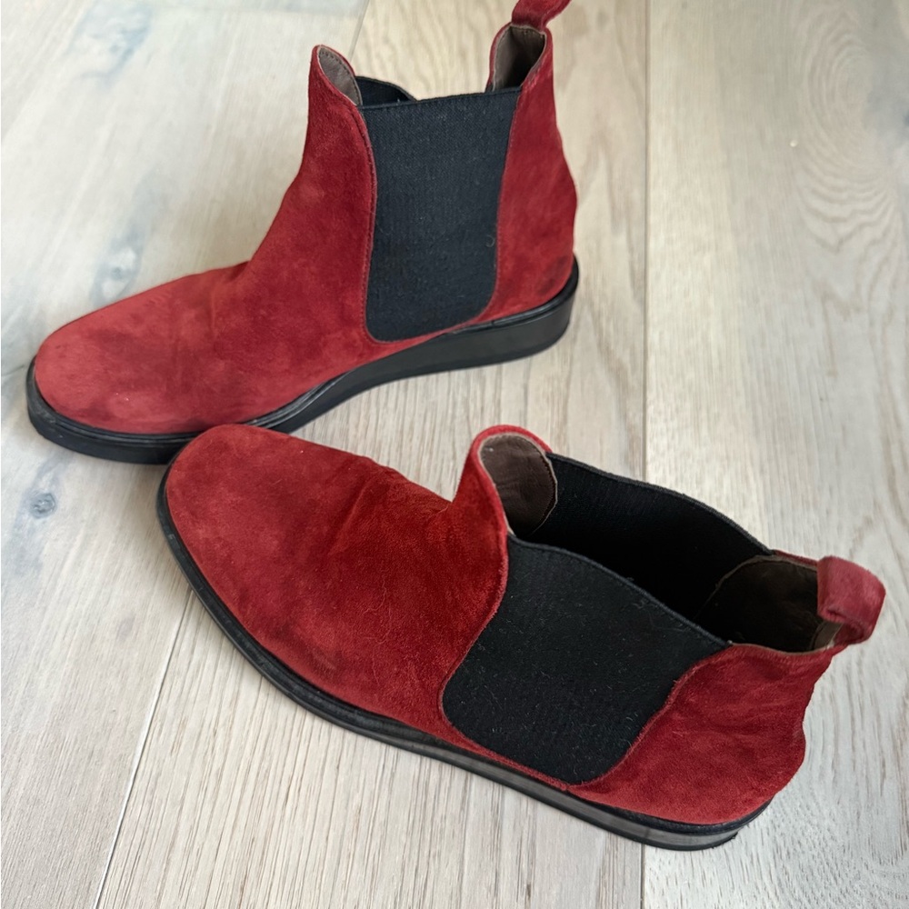 COCLICO Red Suede Chukka Boots